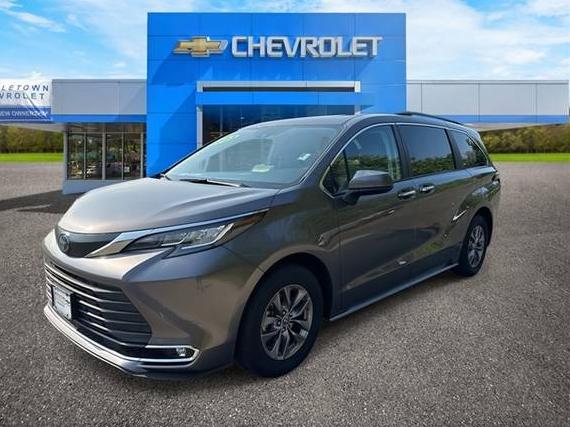 TOYOTA SIENNA 2023 5TDYRKEC7PS156065 image