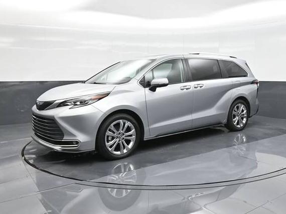 TOYOTA SIENNA 2023 5TDERKEC5PS179976 image