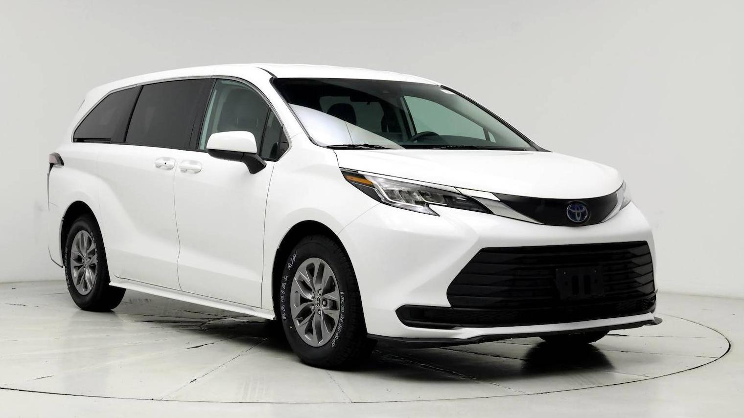 TOYOTA SIENNA 2023 5TDKRKEC1PS161736 image