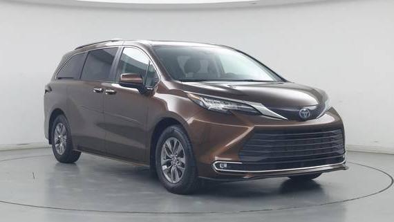 TOYOTA SIENNA 2023 5TDYRKECXPS165908 image