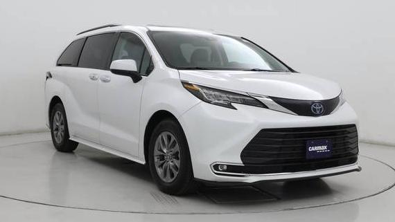TOYOTA SIENNA 2023 5TDYRKEC6PS165730 image