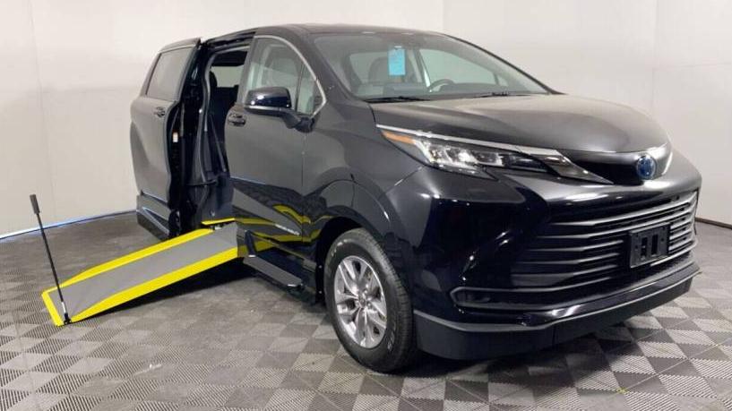 TOYOTA SIENNA 2023 5TDKRKEC6PS163336 image