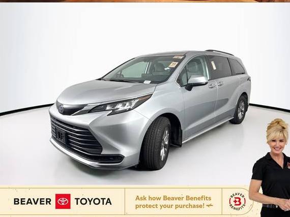 TOYOTA SIENNA 2023 5TDKRKECXPS142019 image