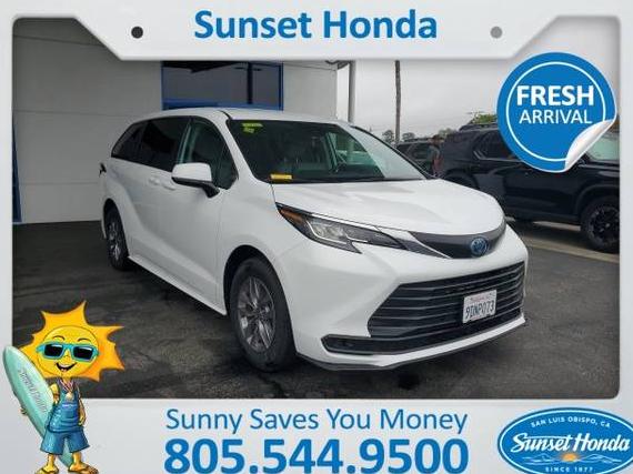 TOYOTA SIENNA 2023 5TDKRKEC4PS139911 image