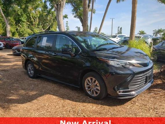 TOYOTA SIENNA 2023 5TDYRKEC4PS160736 image