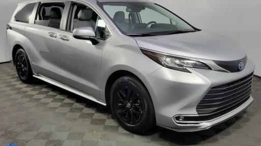 TOYOTA SIENNA 2023 5TDYRKEC0PS138555 image