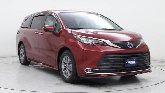 TOYOTA SIENNA 2023 5TDYSKFC1PS080667 image