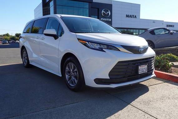 TOYOTA SIENNA 2023 5TDKRKEC6PS150800 image