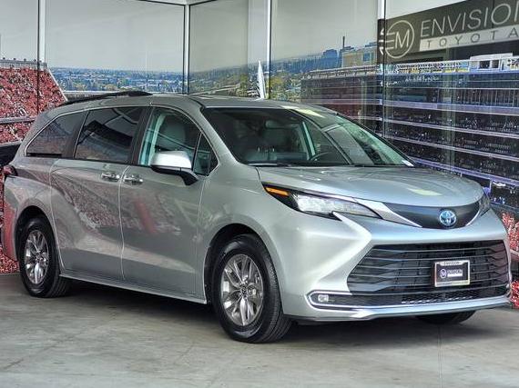 TOYOTA SIENNA 2023 5TDYRKEC4PS160347 image