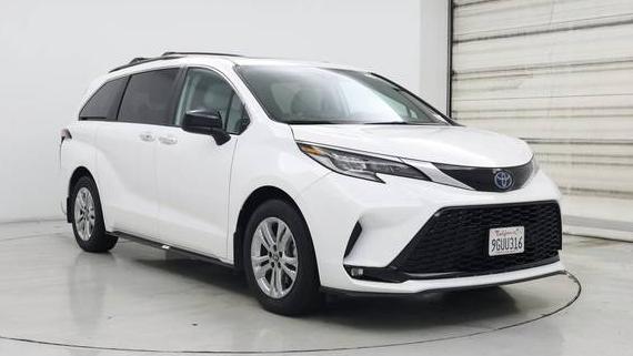TOYOTA SIENNA 2023 5TDDSKFC9PS094198 image