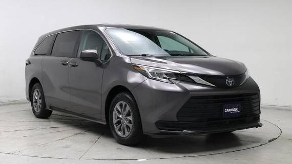 TOYOTA SIENNA 2023 5TDKRKEC1PS153636 image