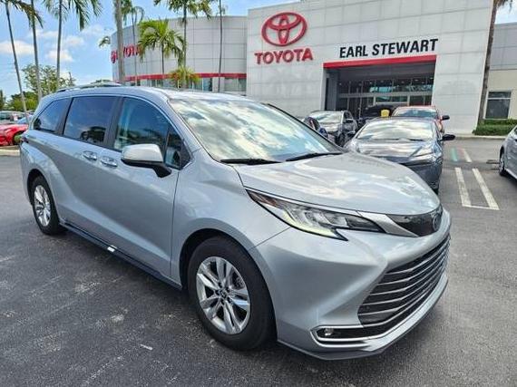 TOYOTA SIENNA 2023 5TDZRKEC5PS161589 image
