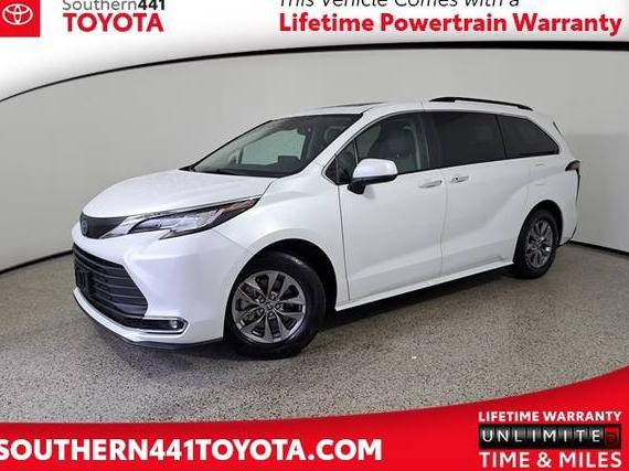 TOYOTA SIENNA 2023 5TDYRKECXPS171904 image