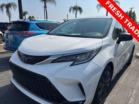 TOYOTA SIENNA 2023 5TDDRKEC0PS162126 image