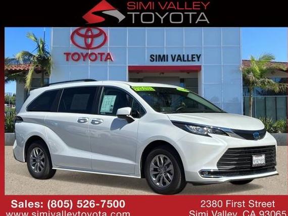 TOYOTA SIENNA 2023 5TDYRKEC8PS139386 image