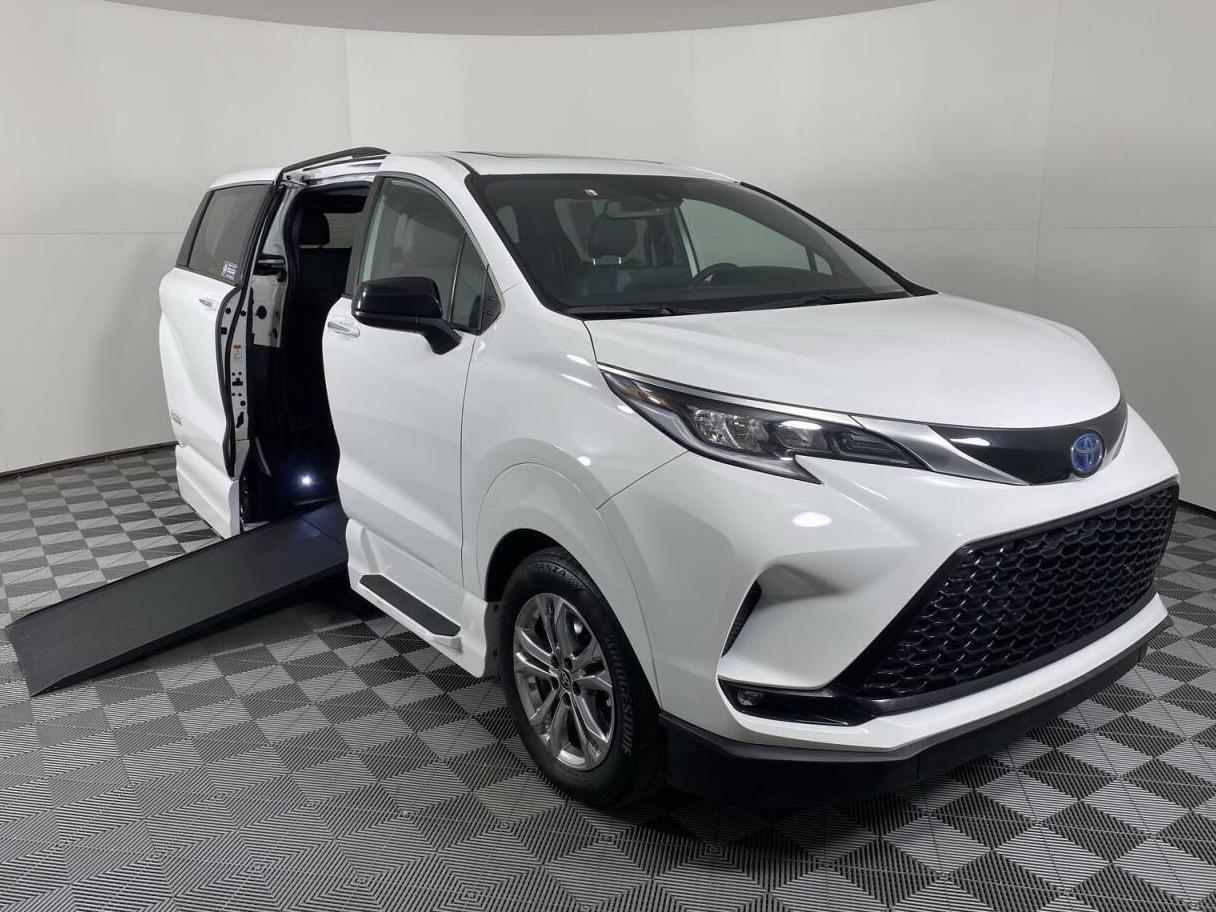 TOYOTA SIENNA 2023 5TDDSKFC2PS095323 image