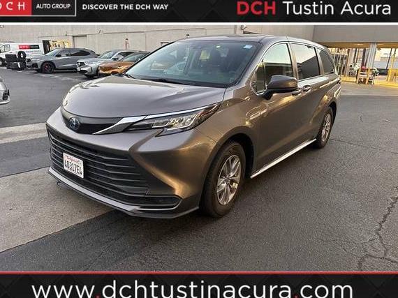 TOYOTA SIENNA 2023 5TDKRKEC7PS163913 image