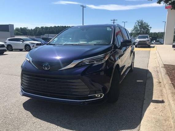 TOYOTA SIENNA 2023 5TDERKEC0PS178976 image