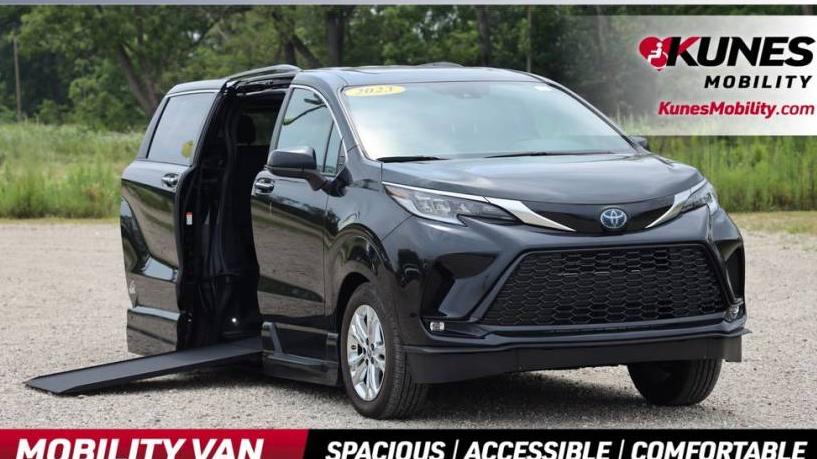 TOYOTA SIENNA 2023 5TDJSKFC4PS089669 image