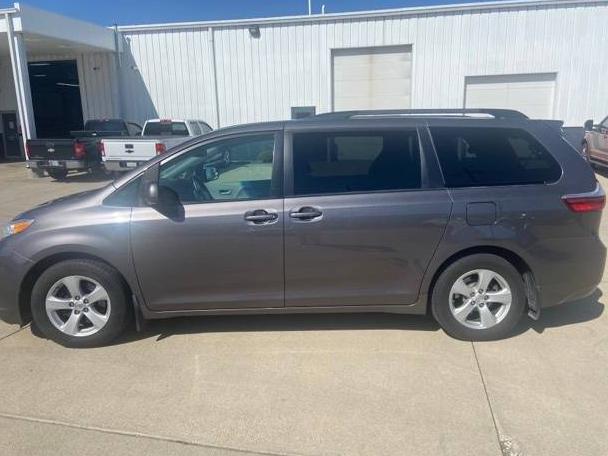 TOYOTA SIENNA 2016 5TDKK3DC9GS707243 image