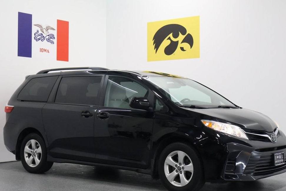 TOYOTA SIENNA 2019 5TDKZ3DC6KS020676 image