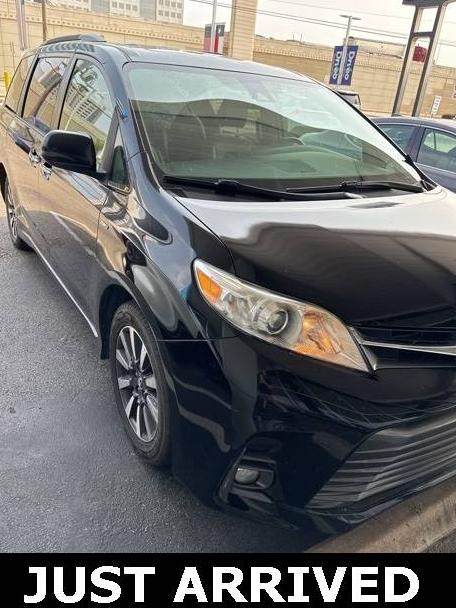 TOYOTA SIENNA 2019 5TDDZ3DC5KS220750 image