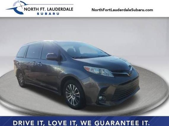 TOYOTA SIENNA 2019 5TDYZ3DC7KS015058 image