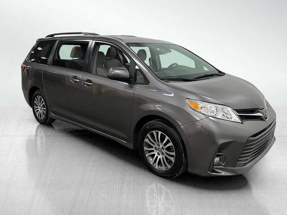 TOYOTA SIENNA 2019 5TDYZ3DC6KS018338 image