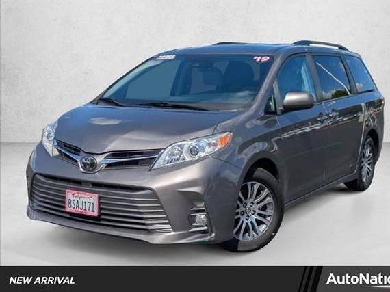 TOYOTA SIENNA 2019 5TDYZ3DC8KS013027 image