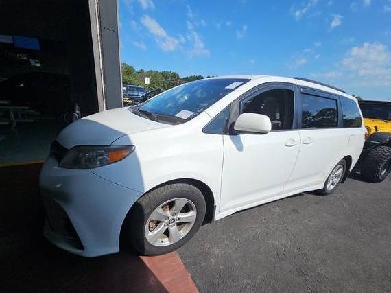 TOYOTA SIENNA 2018 5TDKZ3DC1JS906483 image