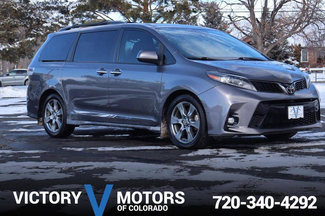 TOYOTA SIENNA 2018 5TDXZ3DC7JS915257 image