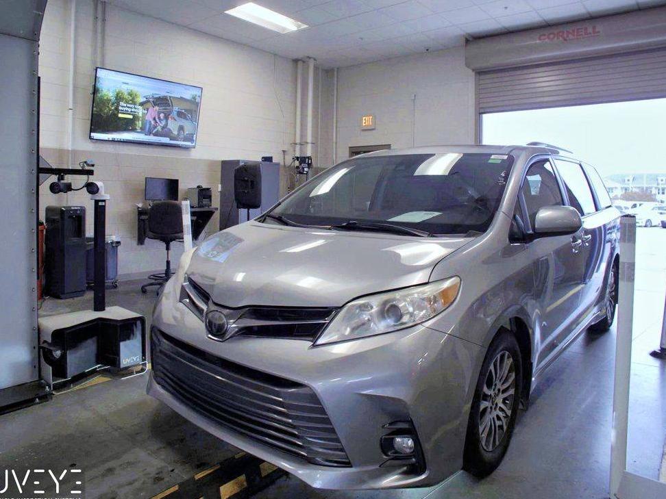 TOYOTA SIENNA 2018 5TDYZ3DC1JS915291 image