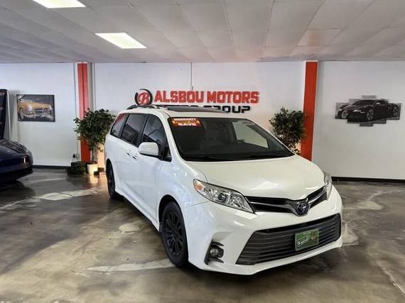 TOYOTA SIENNA 2018 5TDYZ3DCXJS915631 image