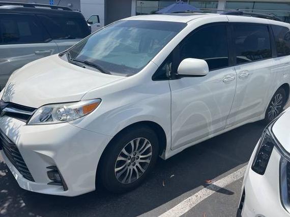 TOYOTA SIENNA 2018 5TDYZ3DC9JS916320 image