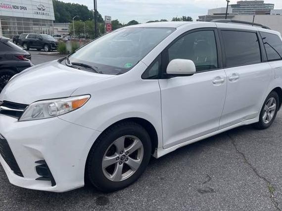 TOYOTA SIENNA 2018 5TDKZ3DC9JS917814 image