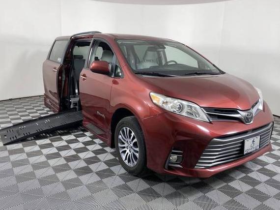 TOYOTA SIENNA 2018 5TDYZ3DC1JS964328 image