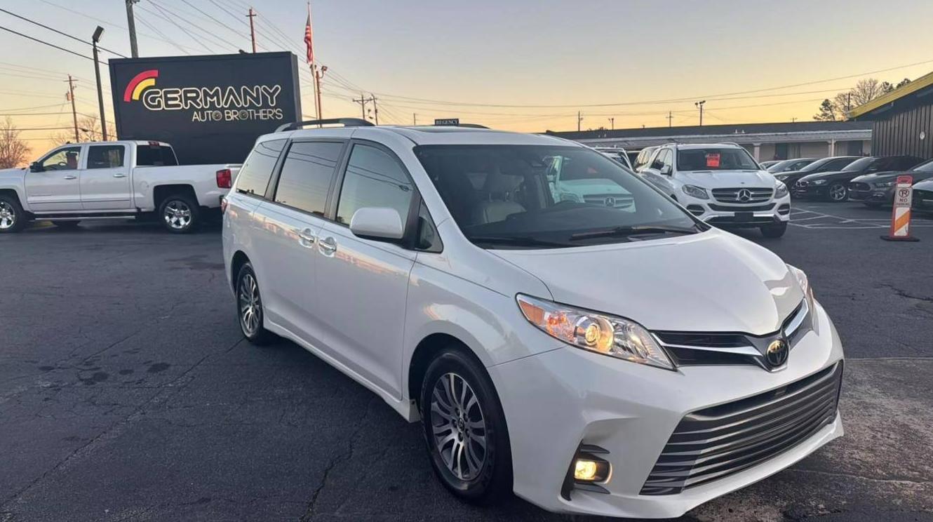 TOYOTA SIENNA 2018 5TDYZ3DC6JS929042 image