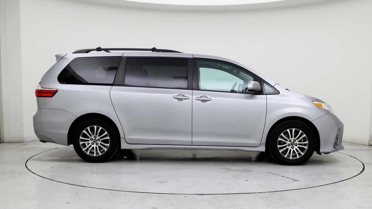 TOYOTA SIENNA 2018 5TDYZ3DC2JS916918 image