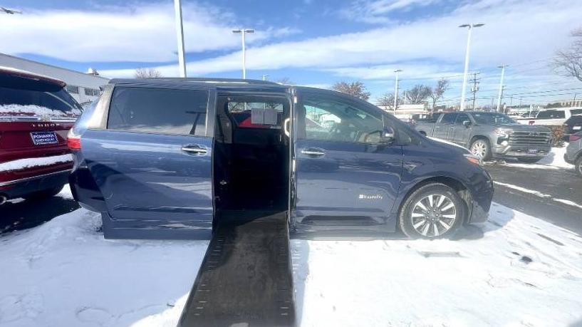 TOYOTA SIENNA 2018 5TDYZ3DC1JS944502 image