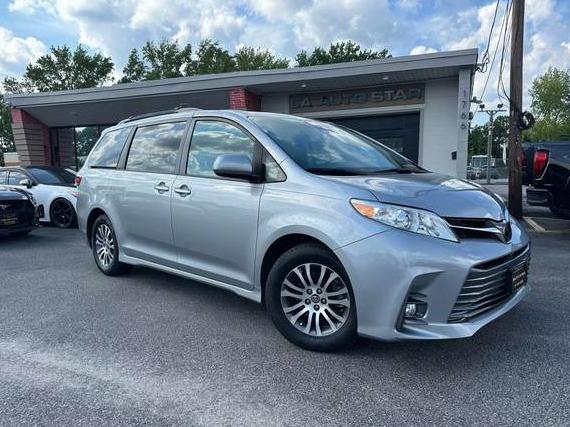 TOYOTA SIENNA 2018 5TDYZ3DC4JS963402 image