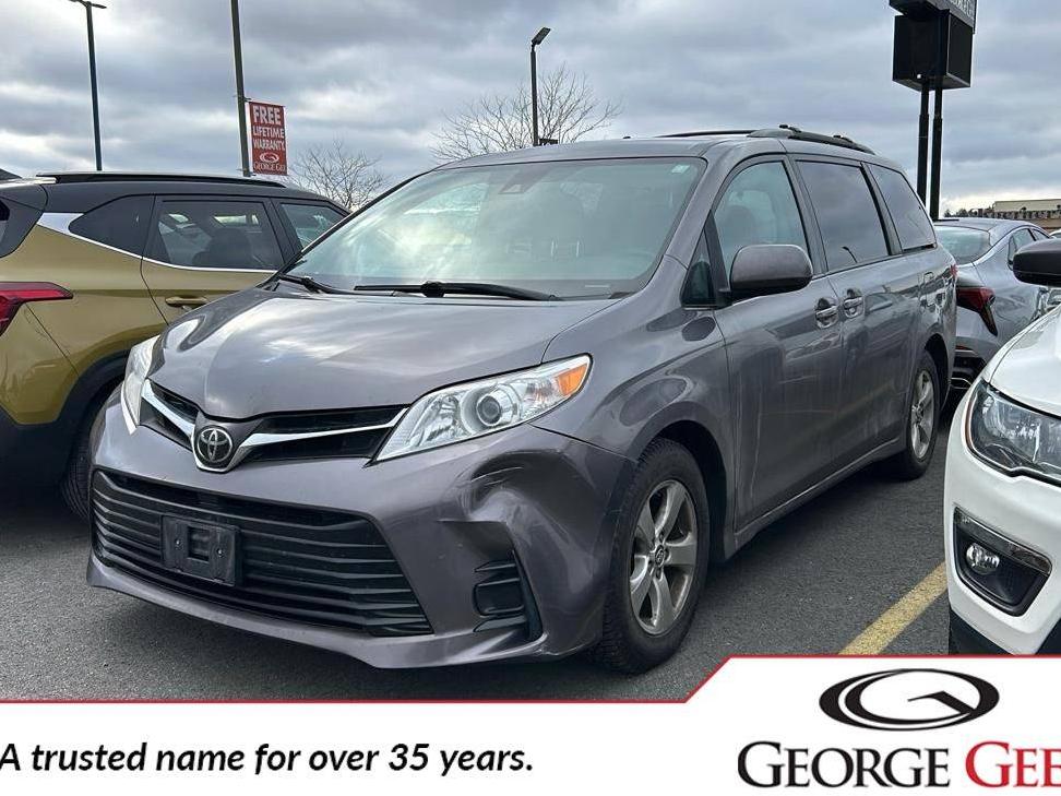 TOYOTA SIENNA 2018 5TDKZ3DC7JS916001 image