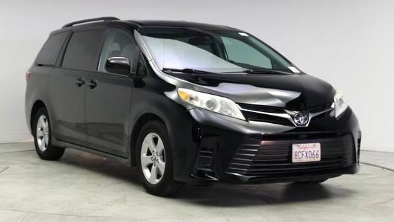 TOYOTA SIENNA 2018 5TDKZ3DC5JS912156 image