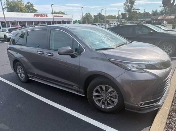 TOYOTA SIENNA 2021 5TDYRKEC3MS054256 image