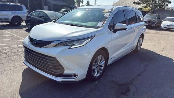 TOYOTA SIENNA 2021 5TDZRKEC8MS040633 image