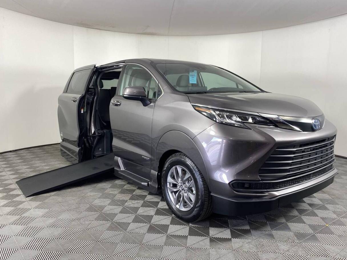 TOYOTA SIENNA 2021 5TDKSKFC2MS018891 image