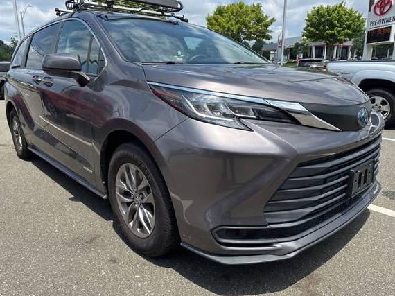 TOYOTA SIENNA 2021 5TDKRKEC3MS028083 image
