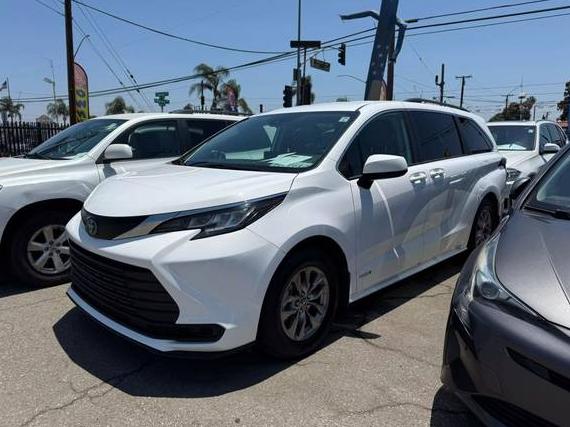 TOYOTA SIENNA 2021 5TDKRKEC4MS012099 image
