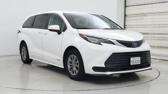 TOYOTA SIENNA 2021 5TDKRKEC2MS014773 image