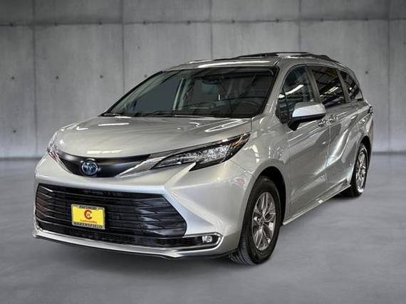TOYOTA SIENNA 2021 5TDJRKEC9MS070138 image