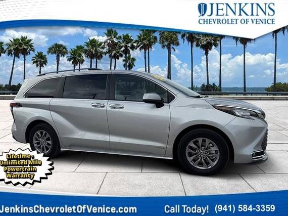 TOYOTA SIENNA 2021 5TDYRKECXMS045408 image